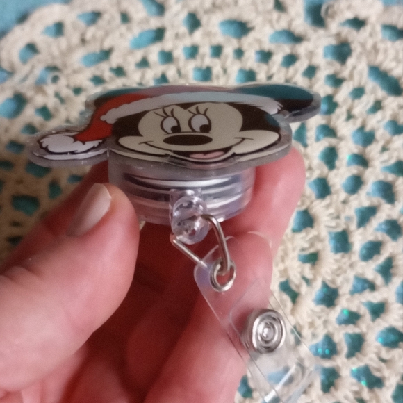 Disney Minnie Mouse Christmas Pin - Picture 2 of 6
